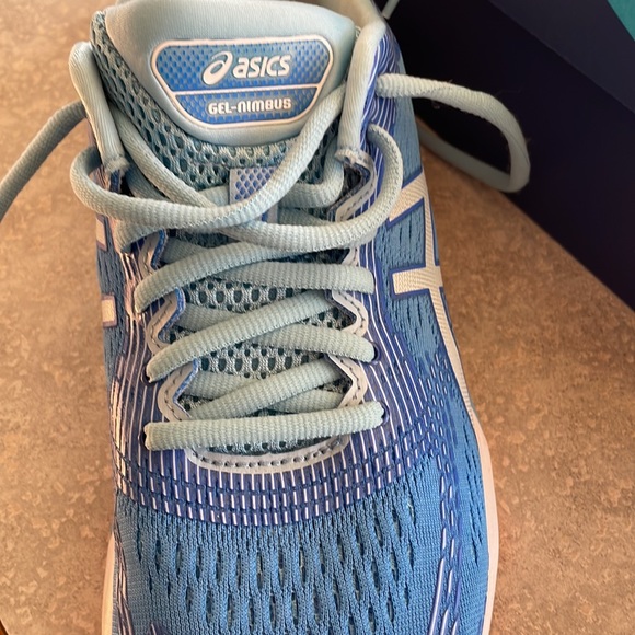 Running Shoes - Picture 4 of 6